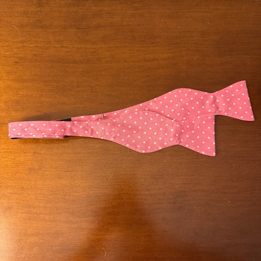 Pink Polka Dot Bow Tie